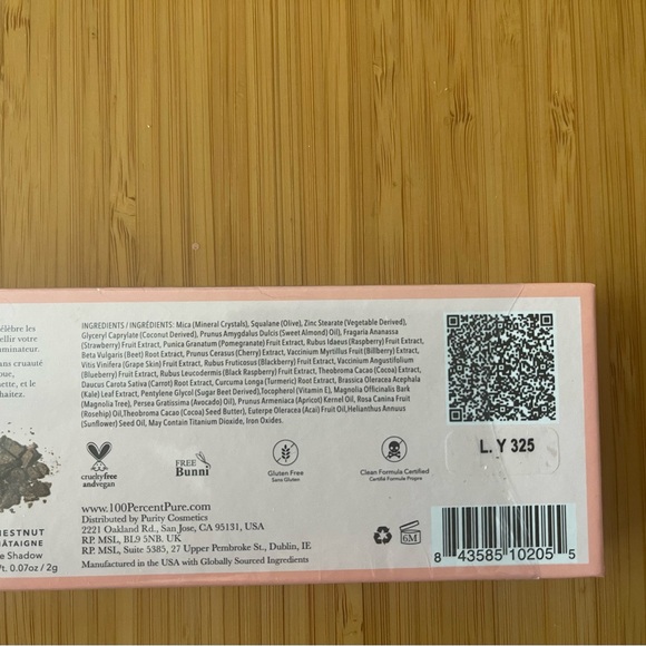 3 in 1 Pretty Naked palette luminizer, blush and 3 eye shadow color. - Picture 4 of 5